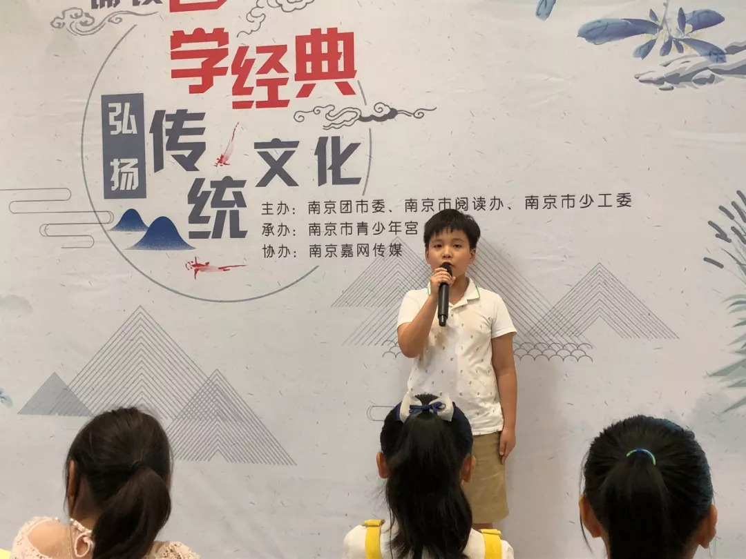 新一期《朗读者》倾情呈现：心灵之声的温暖共鸣之旅